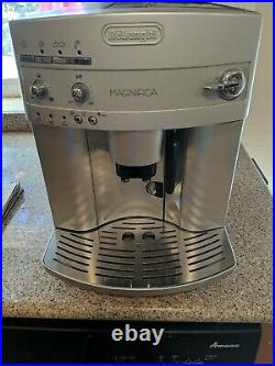 DeLonghi Esam3300 Magnifica Super Automatic Espresso/coffee maker. Excellent